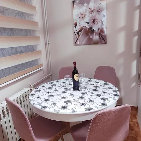 アパート Stanisic パレ